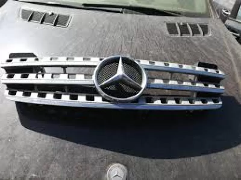 Parrillas originales en Venta para Mercedes Benz ML320