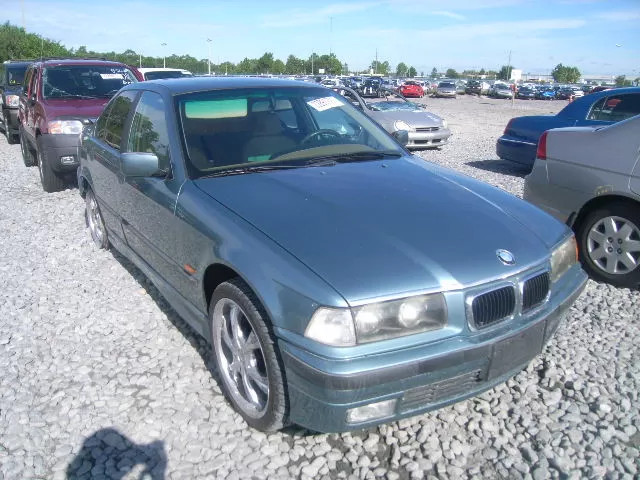 Venta de refacciones usadas BMW 318I 1997.